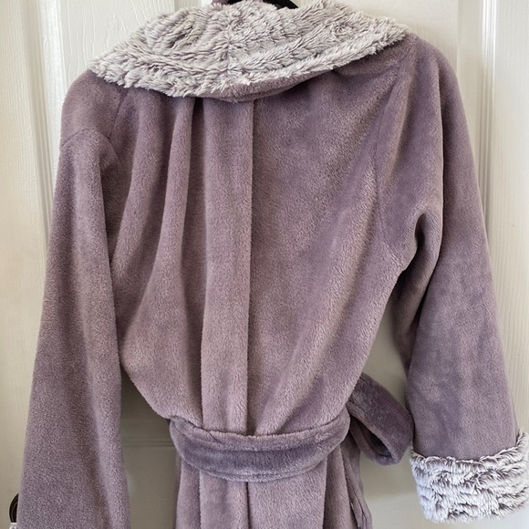 Robe - Picture 4 of 4